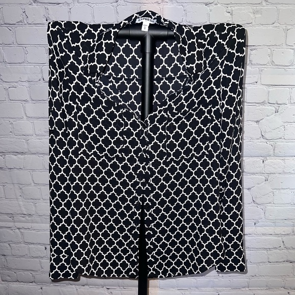 Express Black and White Patterned Blouse - Picture 2 of 4